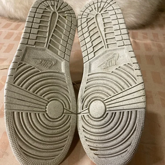 Women’s Nike Air Jordan 1 Mid SE Beige/Cream/Peach Canvas Shoe - Picture 6 of 10